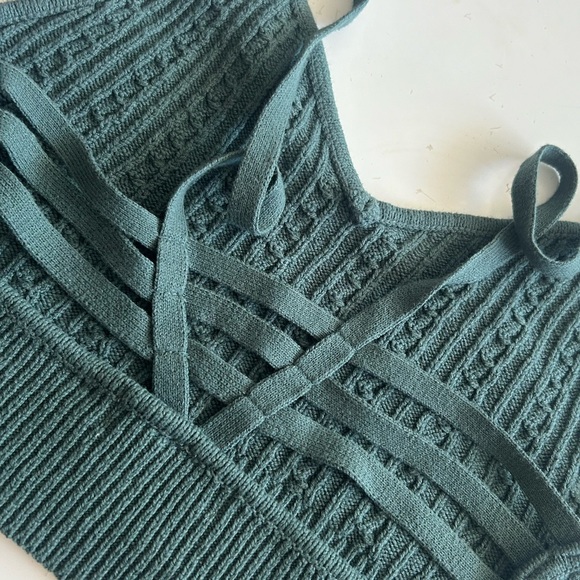 Cropped, open back knitted top, XS-S - Picture 6 of 9